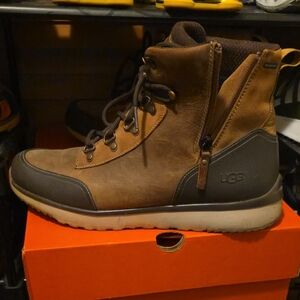 UGG Men's Tan and Black Lace-Up Boots